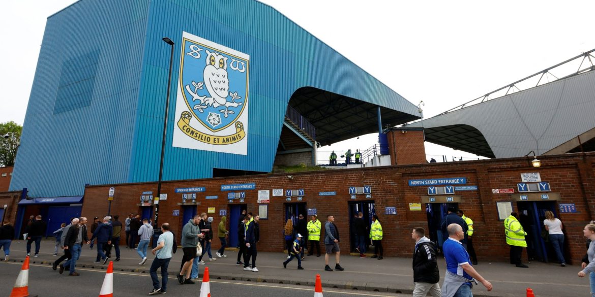 Manchester United player travels for deadline day medical with Sheffield Wednesday