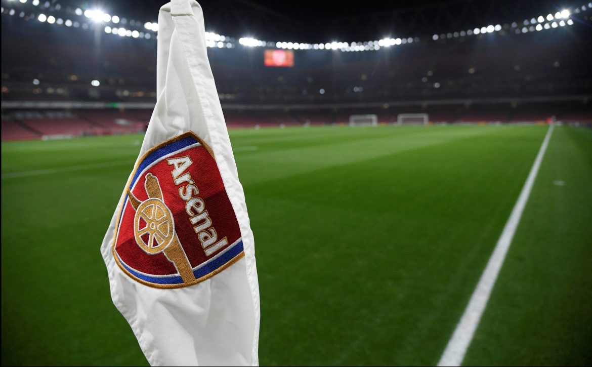 Arsenal offered strikers in late twist